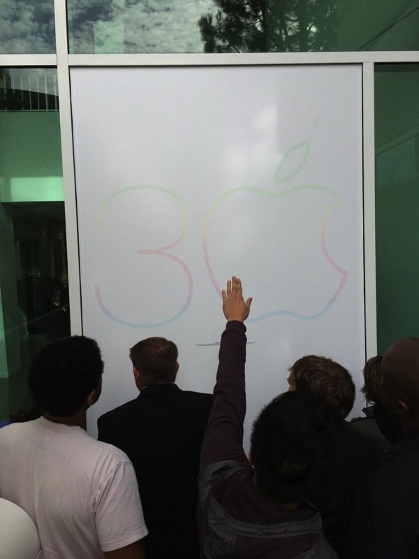 Apple Celebrates the 30th Anniversary of the First Mac with Employees